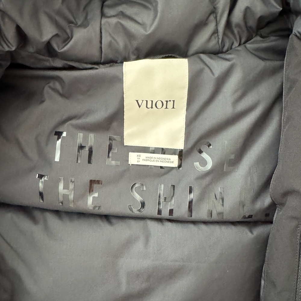 Vuori Women's Black Ski Anorak - Picture 2 of 14